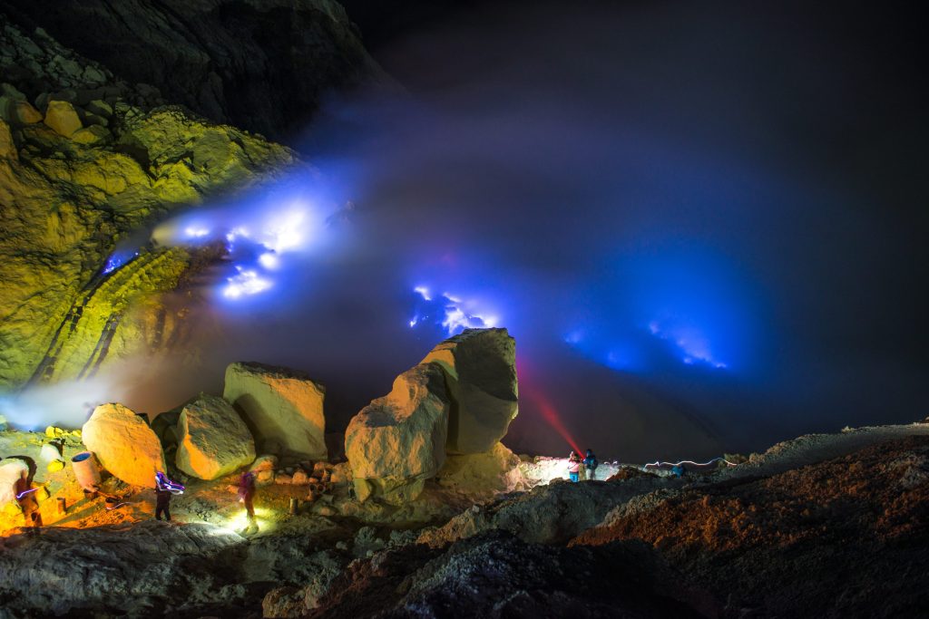 Le fiamme blu di Kawah Ijen, ben visibili di notte