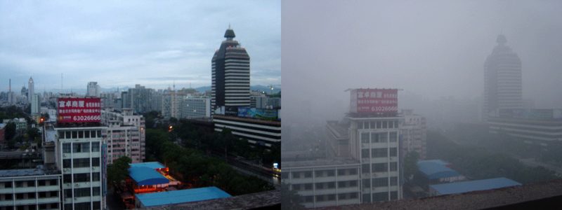 Due foto scattate nello stesso luogo a Pechino nell’agosto 2005. A sinistra la città dopo due giorni di pioggia. A destra prima della pioggia.