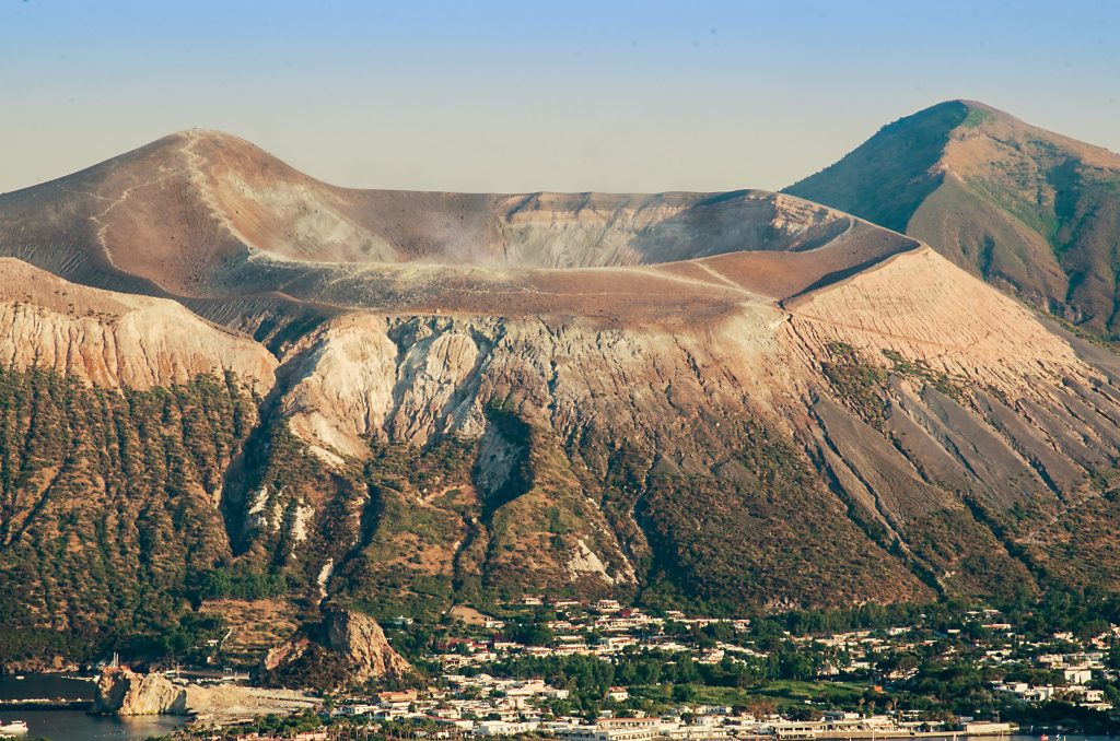 isola_vulcano_caldera