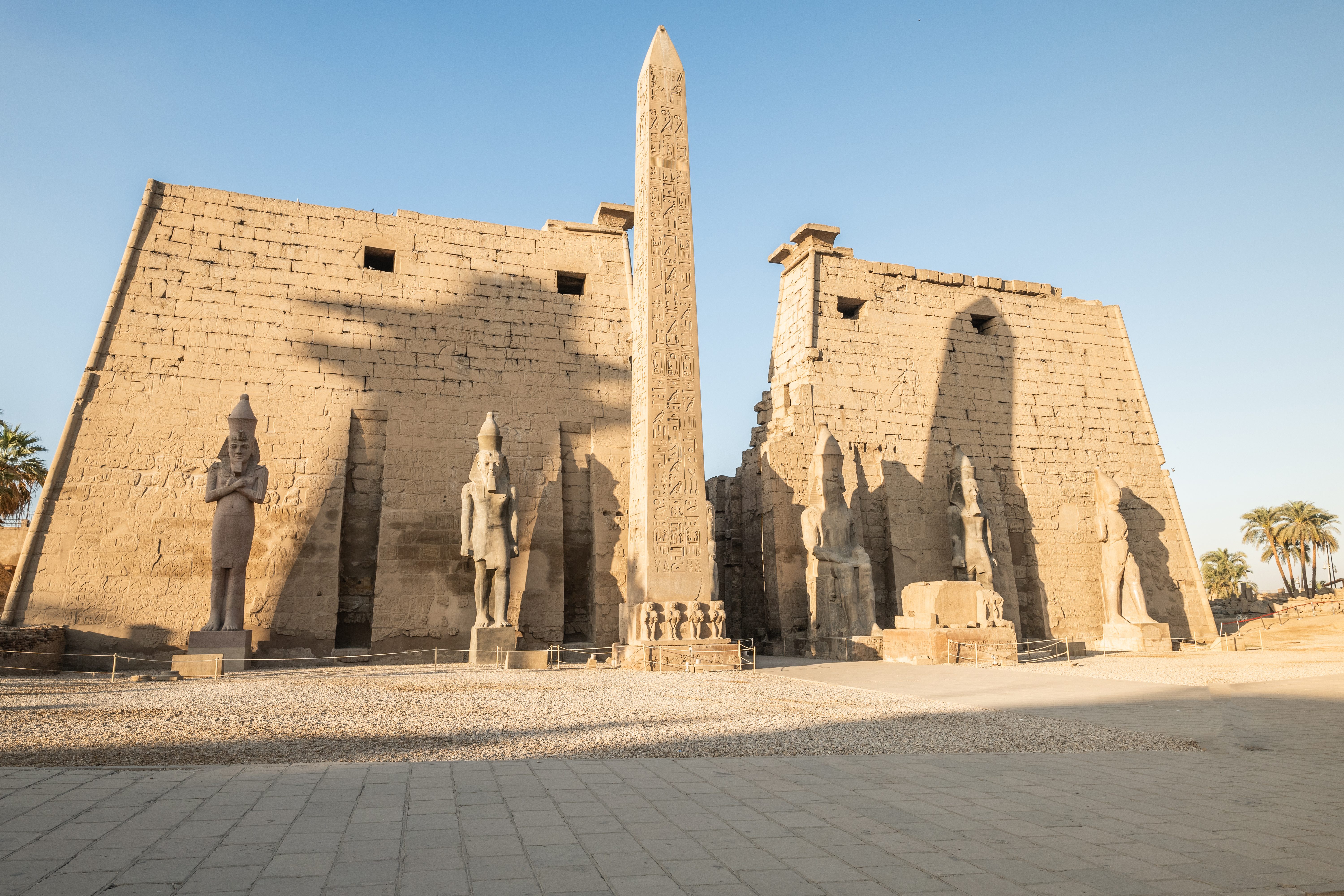 obelisco granito luxor