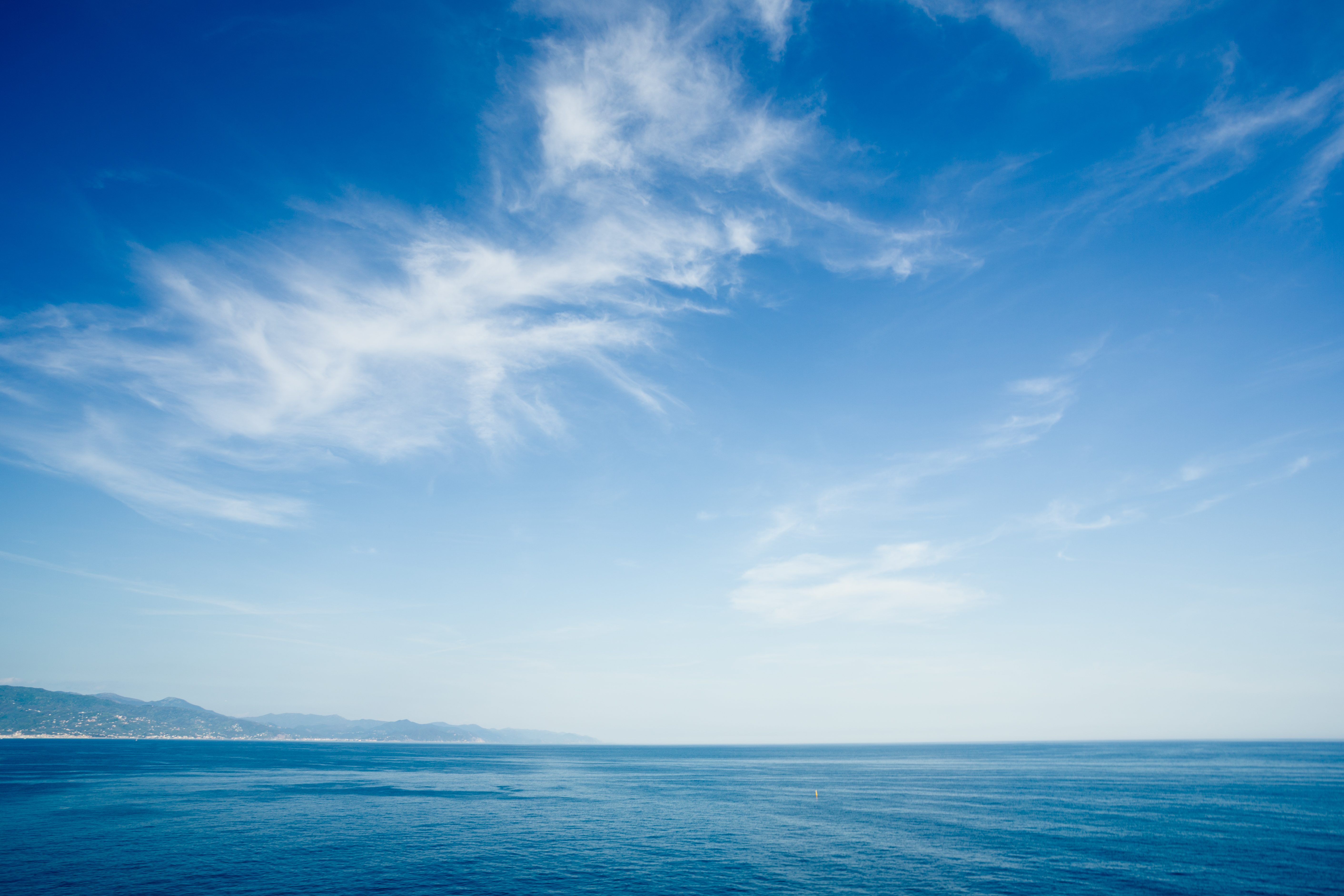 orizzonte cielo bianco