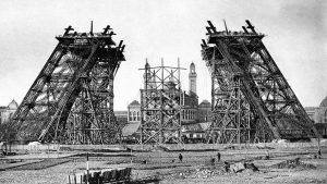 La Torre Eiffel nelle prime fasi di costruzione
