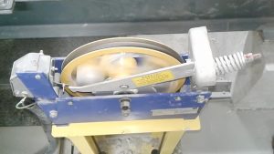 Un limitatore di velocità / Ekky Hermestian IW