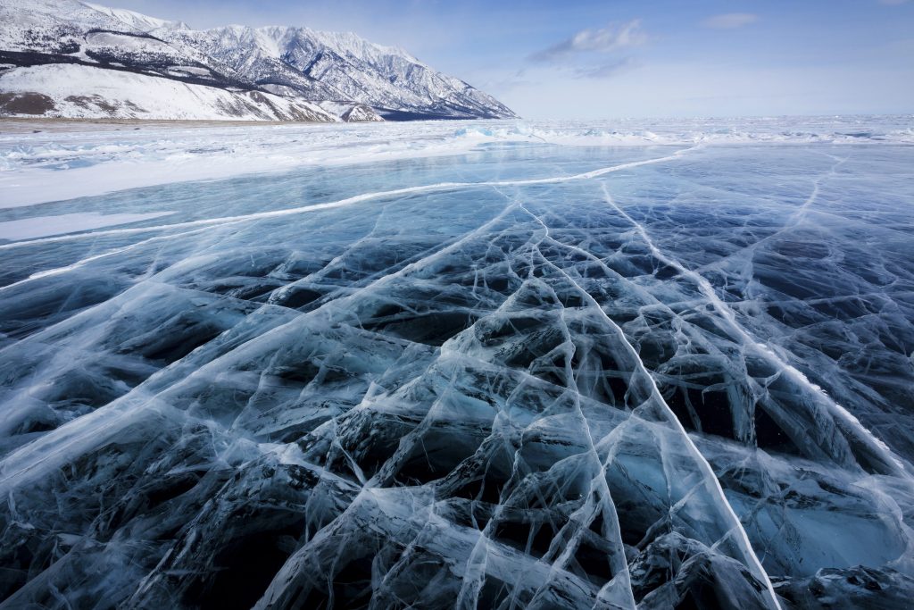 La superficie congelata del lago Bajkal