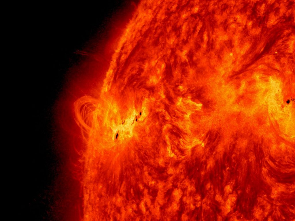 Brillamento solare osservato dalla sonda Solar Dynamics Observatory nel 2013.D
