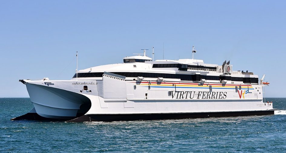 Un catamarano della Virtu Ferries. Credit: Bahnfrend.