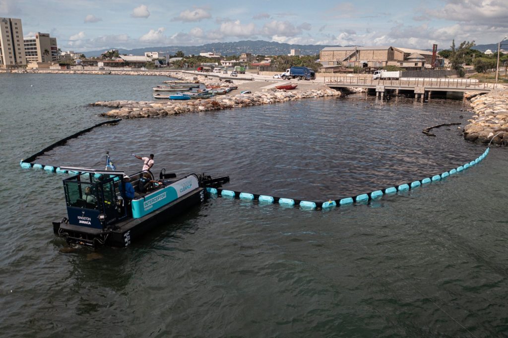 TheOceanCleanup_Jamaica_Barnes_Gully_Barrier_and_Tender-1920x1279